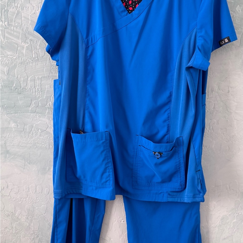 Koi Basics Scrub Set